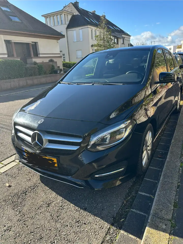 Mercedes-Benz B 180
