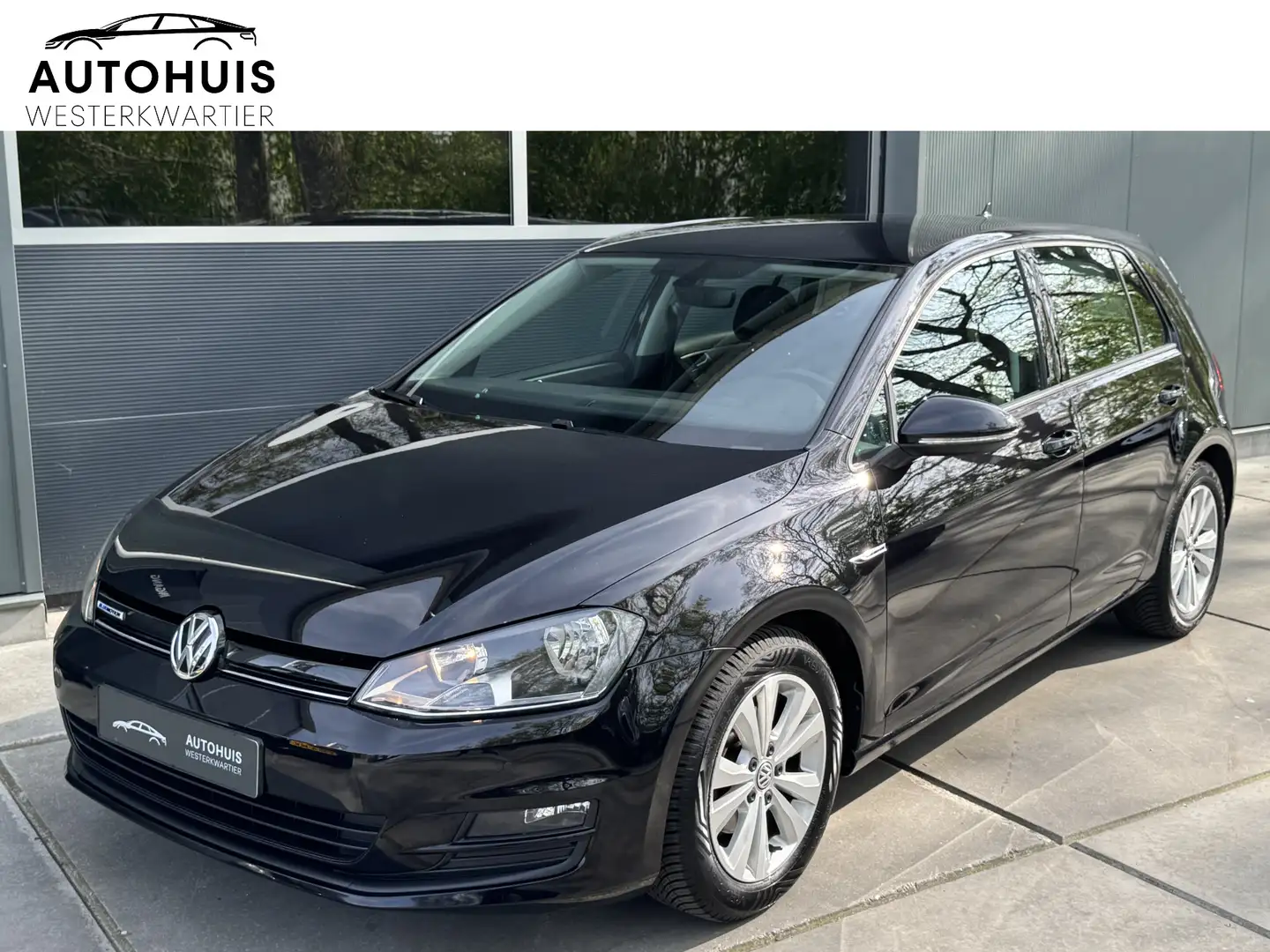 Volkswagen Golf 1.0 TSI 115pk H6 Comfortline Climatecontrol Navi P Zwart - 1