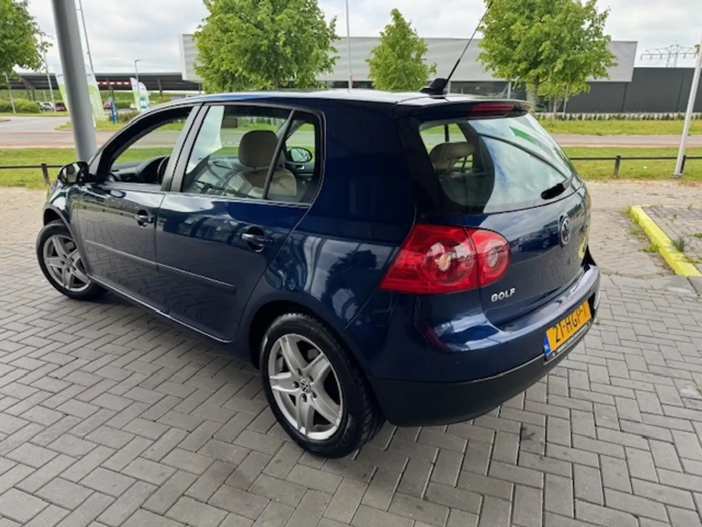 Volkswagen Golf 1.6 FSI COMFORTLINE 5-DRS. + ECC/LMV/LEDER Azul - 2