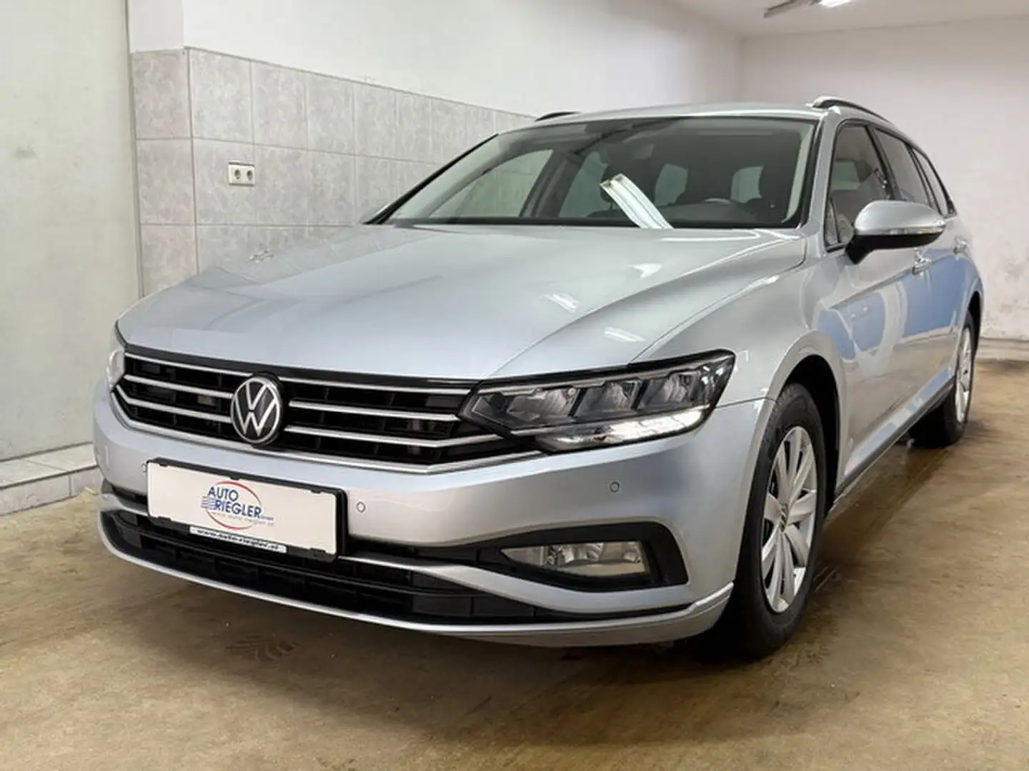 Volkswagen Passat 2,0TDI DSG ''LED-Navi-Kamera-Sitzh.-AHK'' Silber - 1