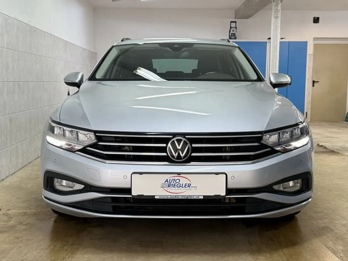 Volkswagen Passat 2,0TDI DSG ''LED-Navi-Kamera-Sitzh.-AHK'' Silber - 2