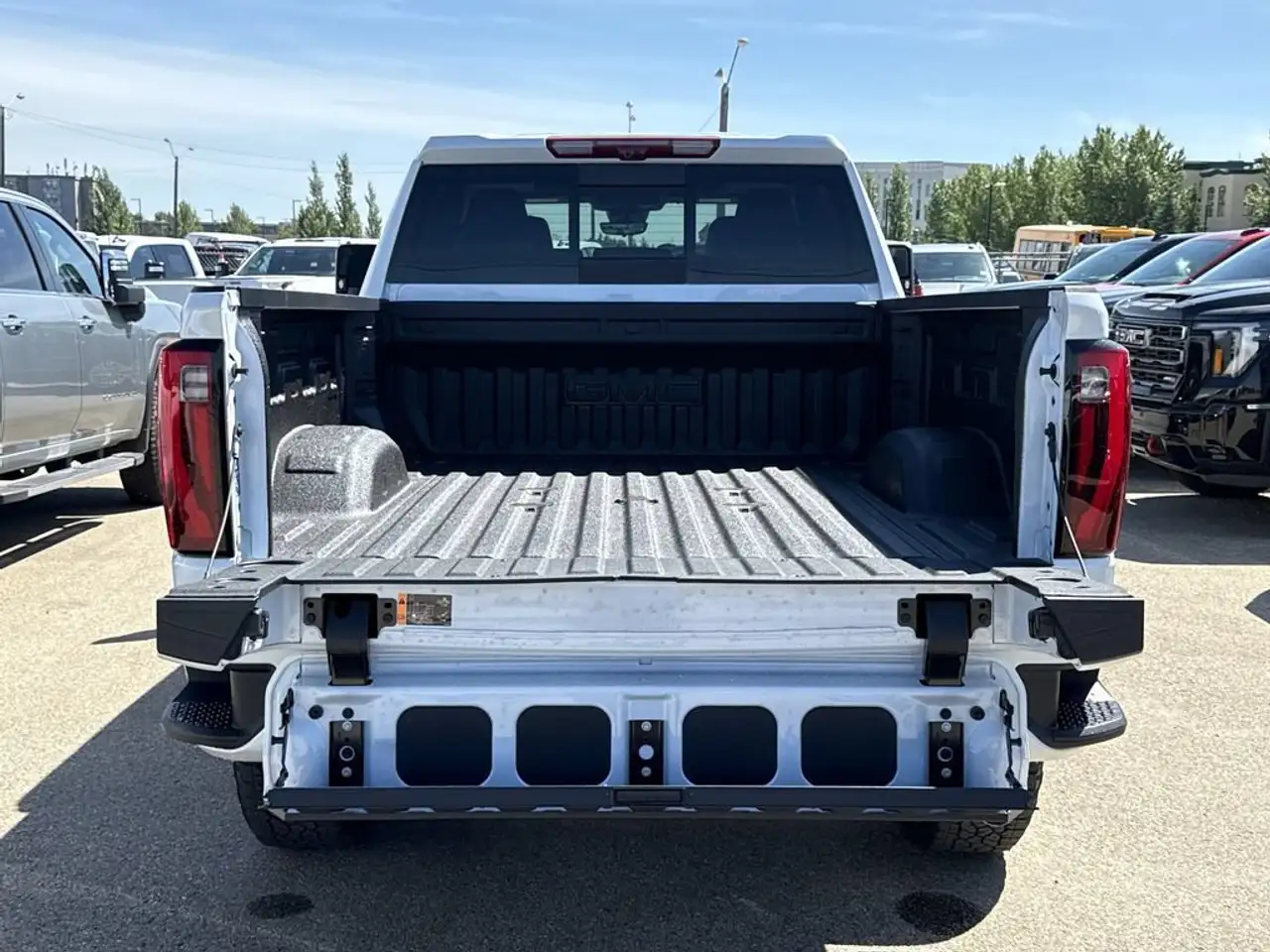 GMC Sierra 2500HD снимка GMC Sierra 2500HD