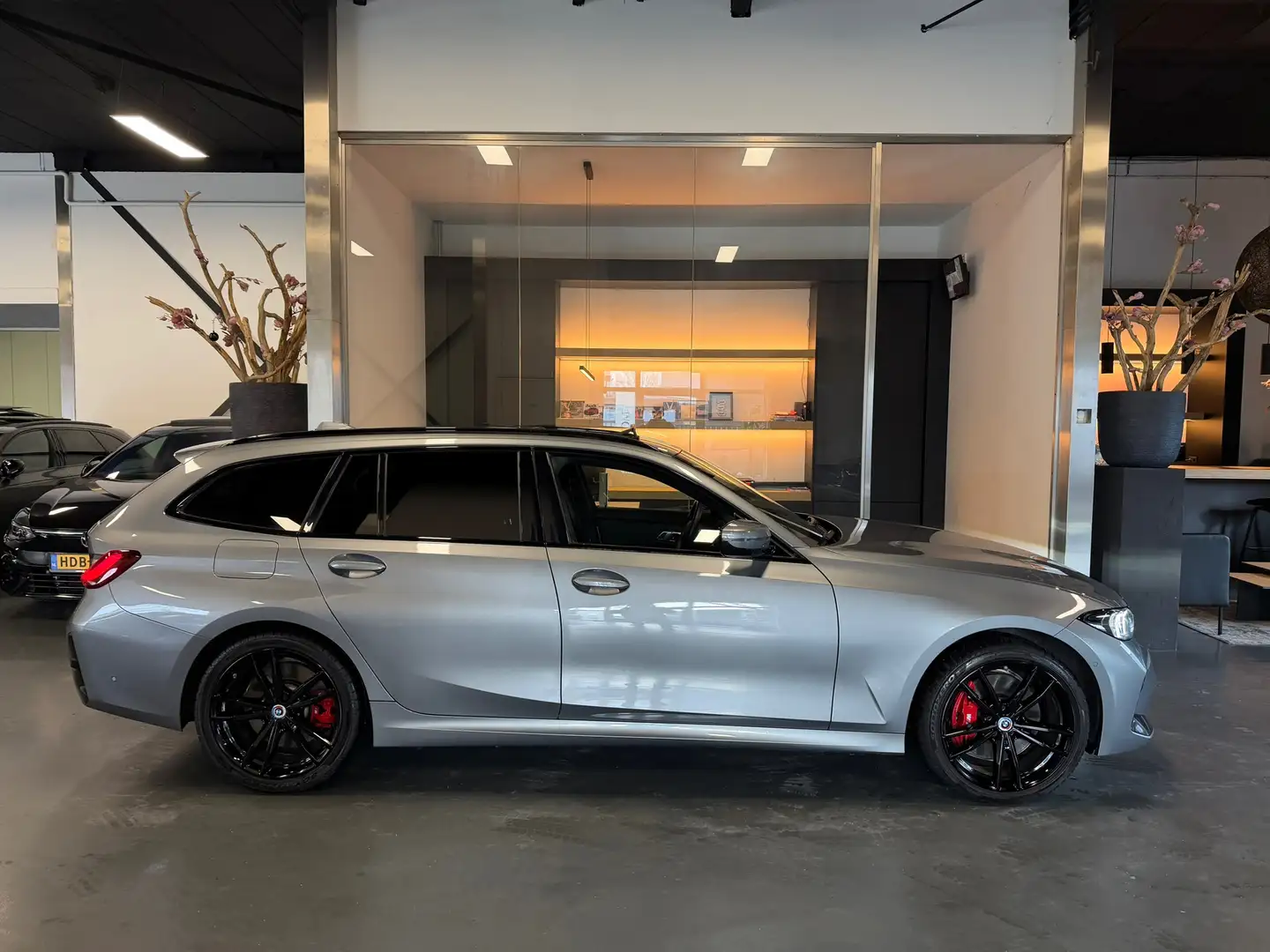 BMW 330 3-serie Touring 330e xDrive M Package Pano Memory Gris - 2