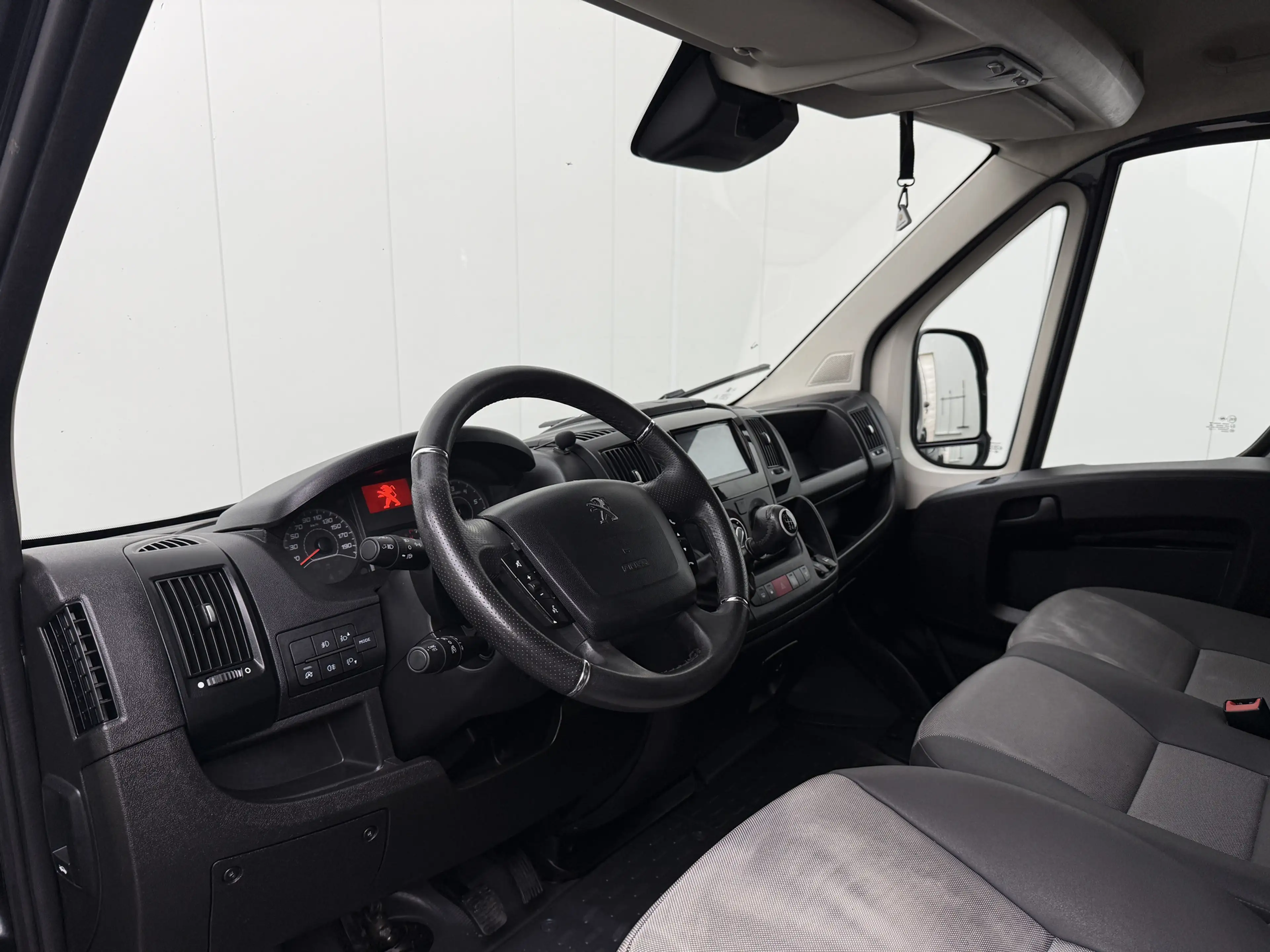 Peugeot Boxer 2.2 BlueHDI 140PK L2H2 | Multimedia | Airco | Crui — photo 3
