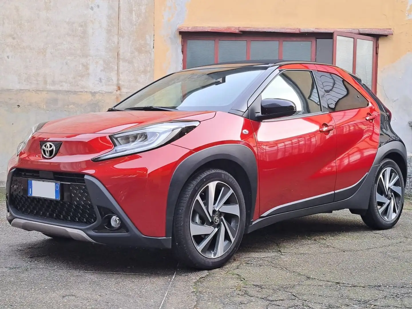 Toyota Aygo X X 1.0 VVT-i S-CVT LOUNGE AIR 5P * 18.000 KM * Rood - 1