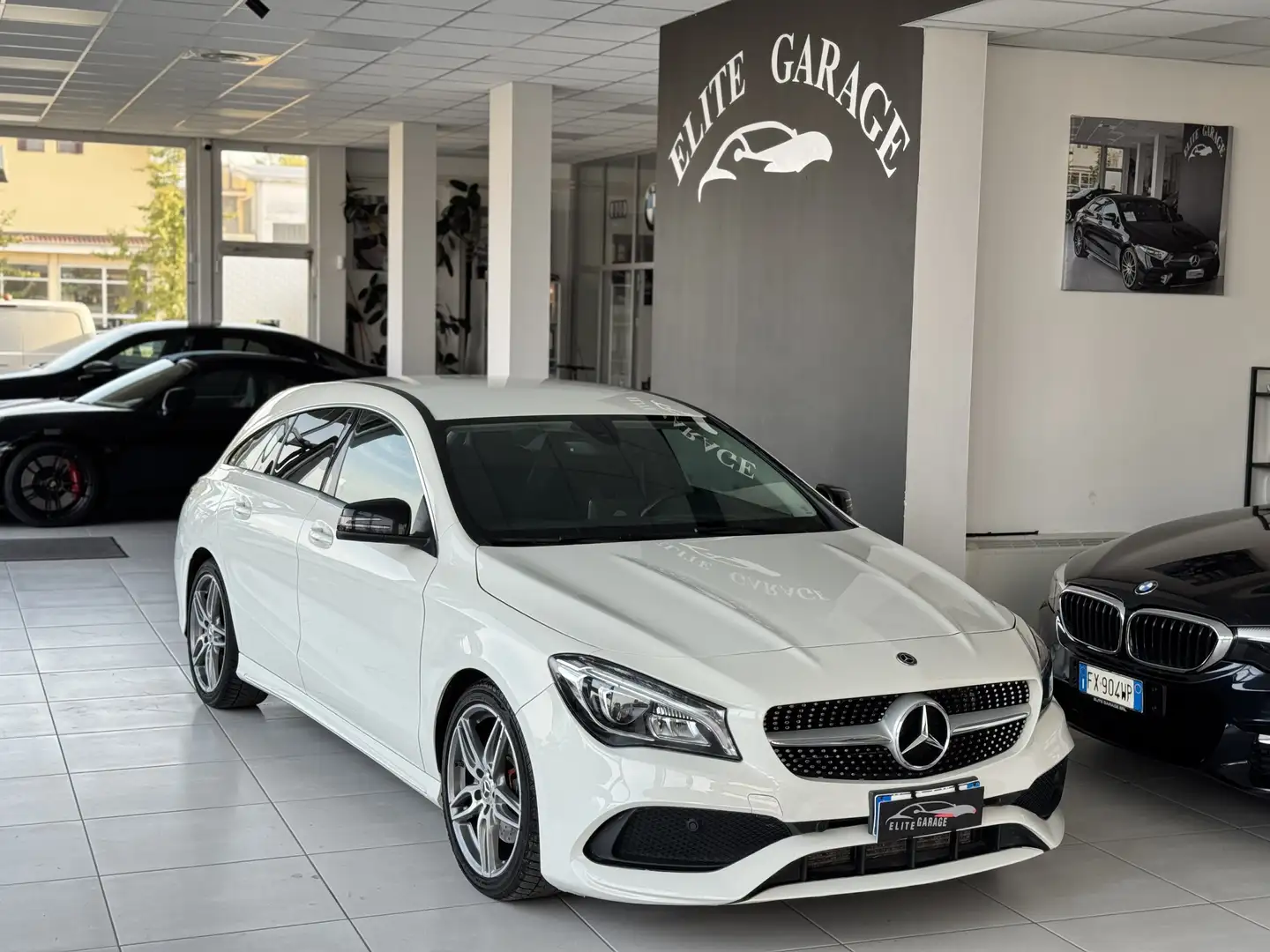 Mercedes-Benz CLA 220 d Premium AMG 4-MATIC AUTOMATICA Bianco - 1