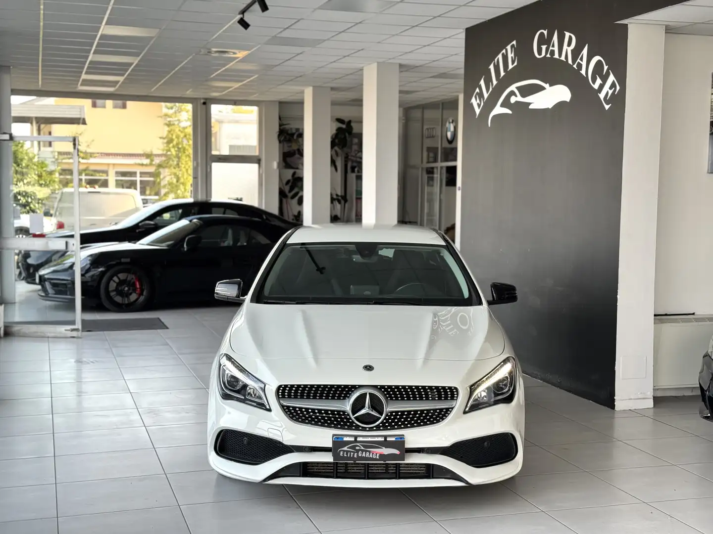 Mercedes-Benz CLA 220 d Premium AMG 4-MATIC AUTOMATICA Bianco - 2