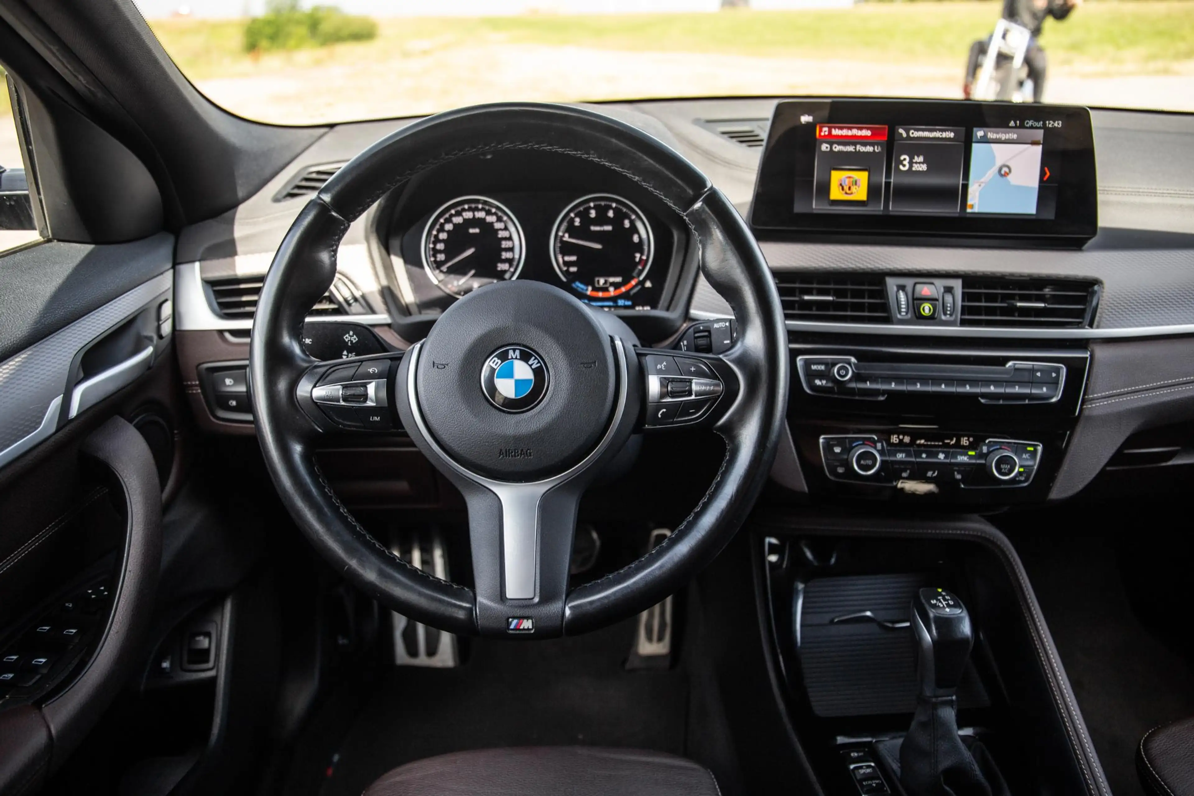 BMW X2 xDrive25e High Executive M PAKKET / CARPLAY / CRUI — photo 11