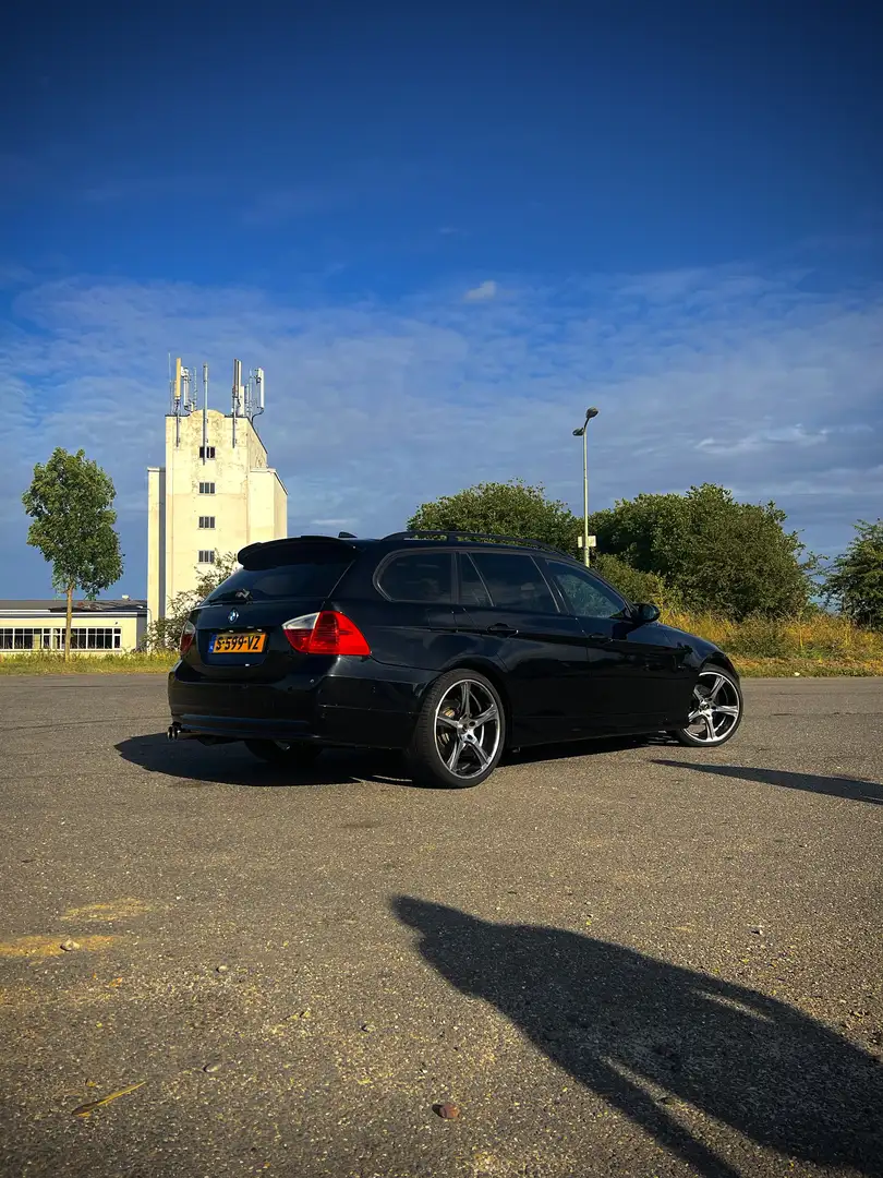 BMW 330 BMW E91 320i Schwarz - 2