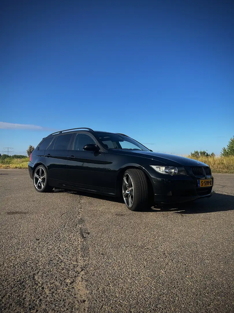 BMW 330 BMW E91 320i Schwarz - 1