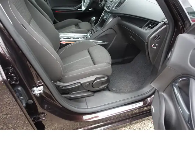 Opel Zafira view 8