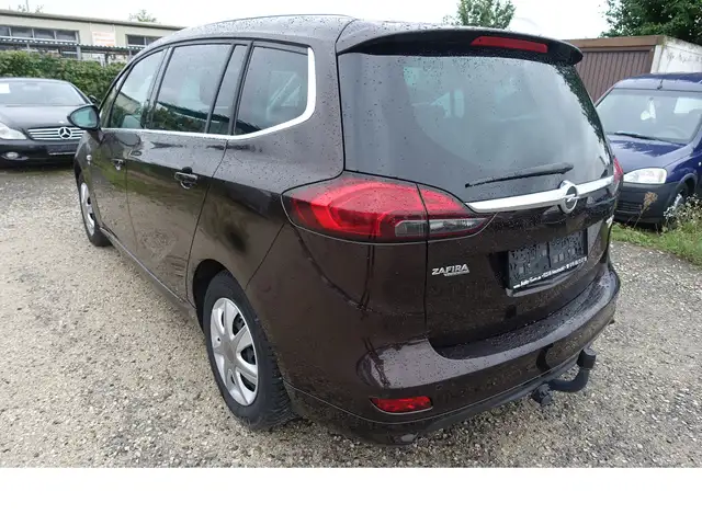 Opel Zafira view 4