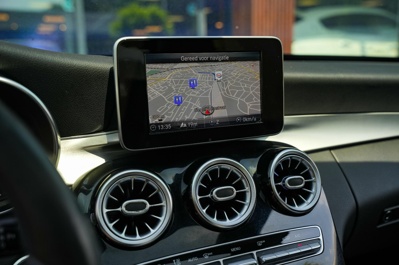 Mercedes-Benz C 180 Business Solution AMG Panoramadak 3D Burmester Amb — photo 18
