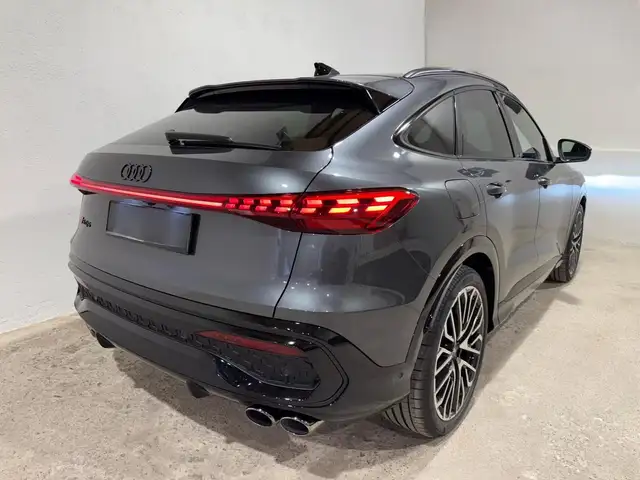 Audi SQ5 view 13