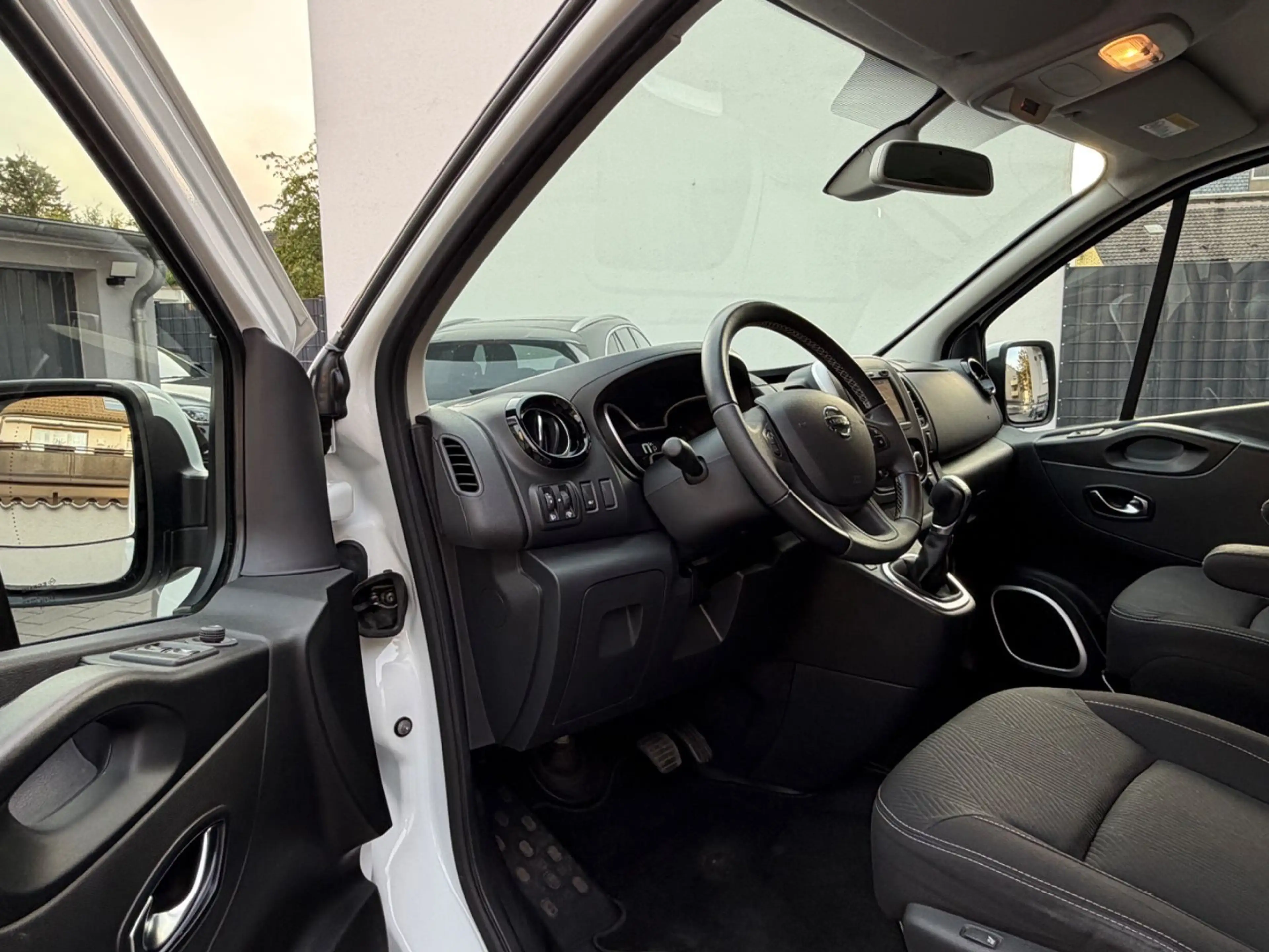 Nissan Primastar L2H1*PREMIUM*42Tkm*1-Hand*8xSitzer*AHK — photo 11