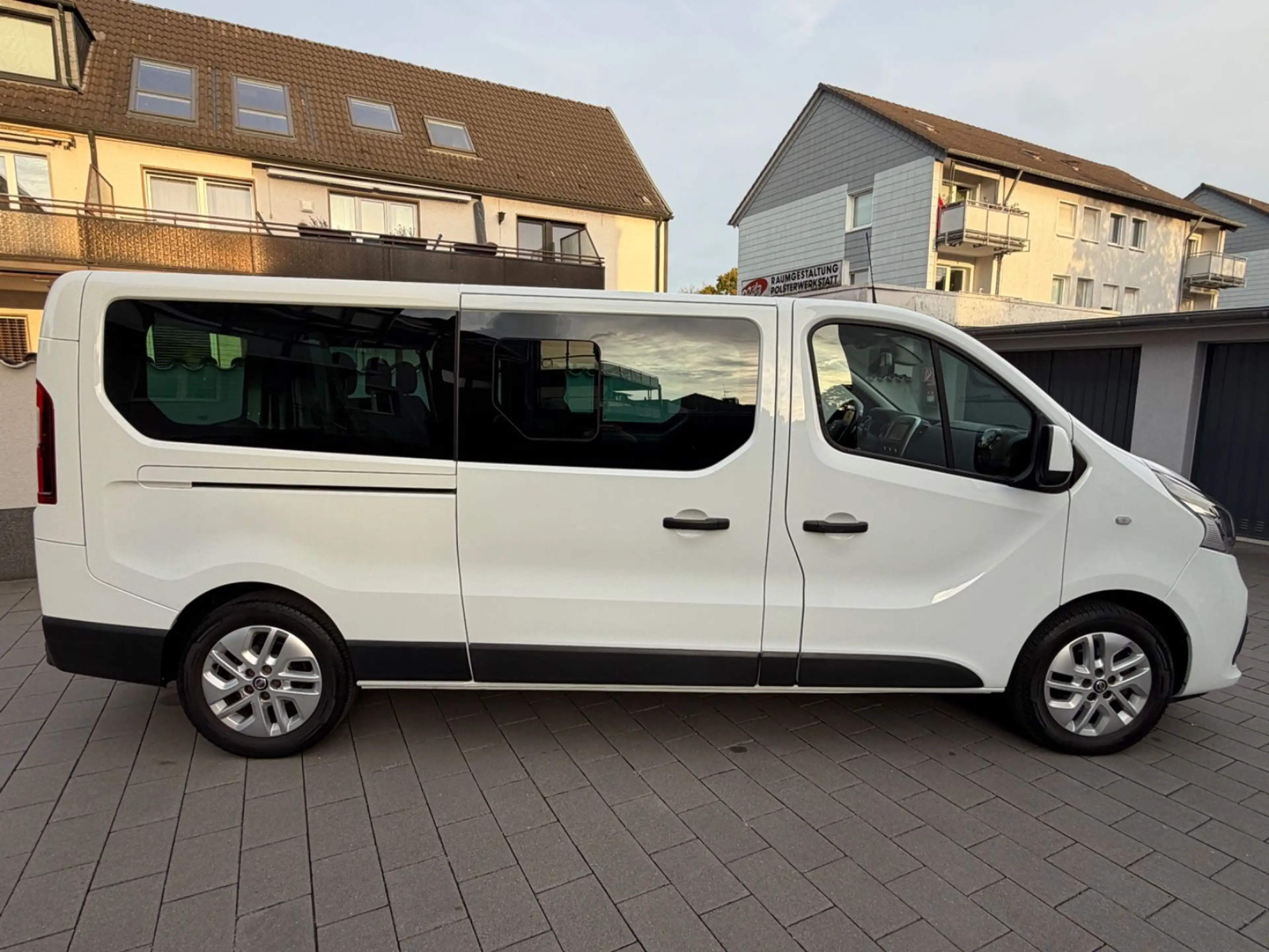 Nissan Primastar L2H1*PREMIUM*42Tkm*1-Hand*8xSitzer*AHK — photo 7