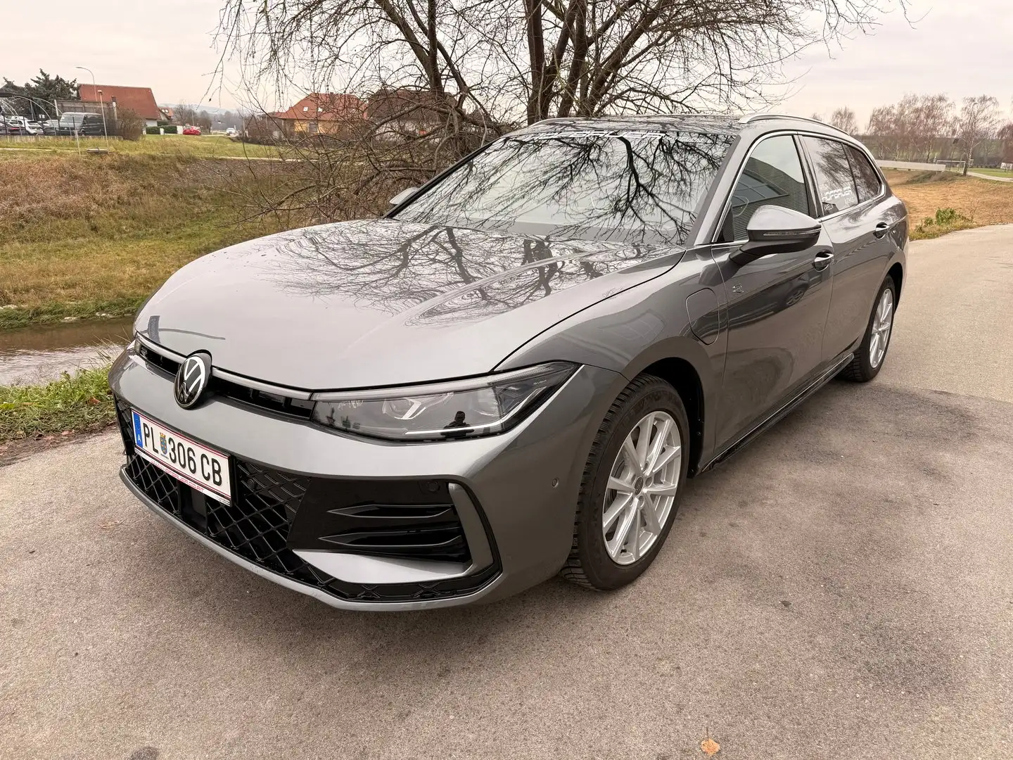 Volkswagen Passat Variant Sport eHybrid 150kW Grau - 1