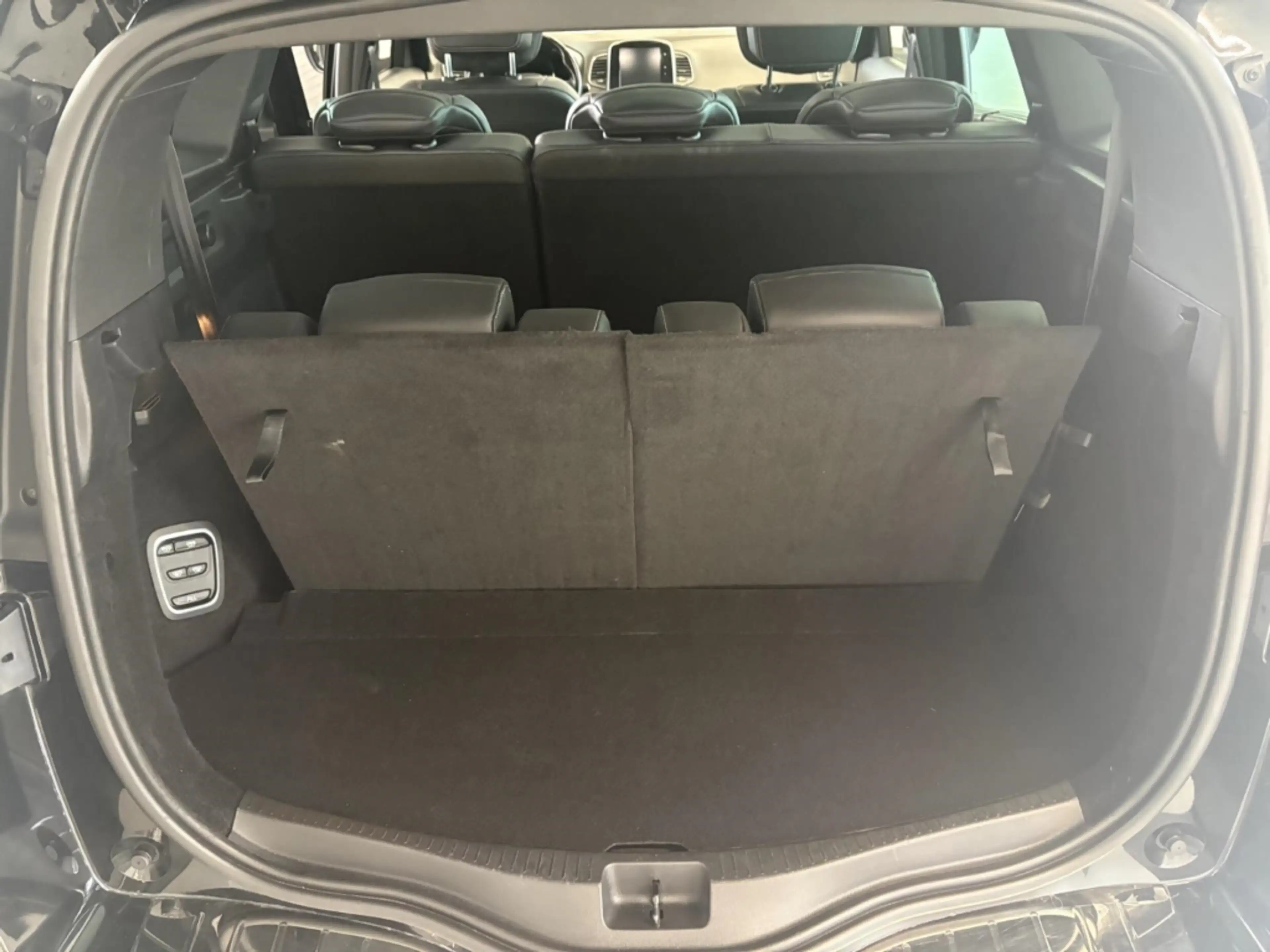 Renault Grand Scenic 1.3 TCe160 Black Edition EDC 7-Sitzer — photo 7