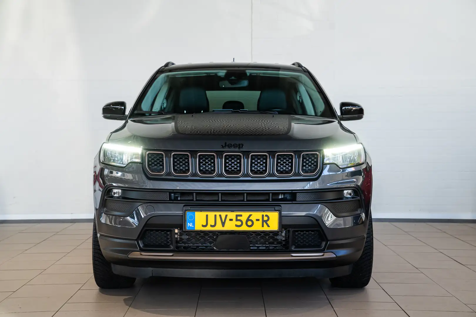Jeep Compass 4xe 240 Plug-in Hybrid Electric Limited | Navigati Grijs - 2