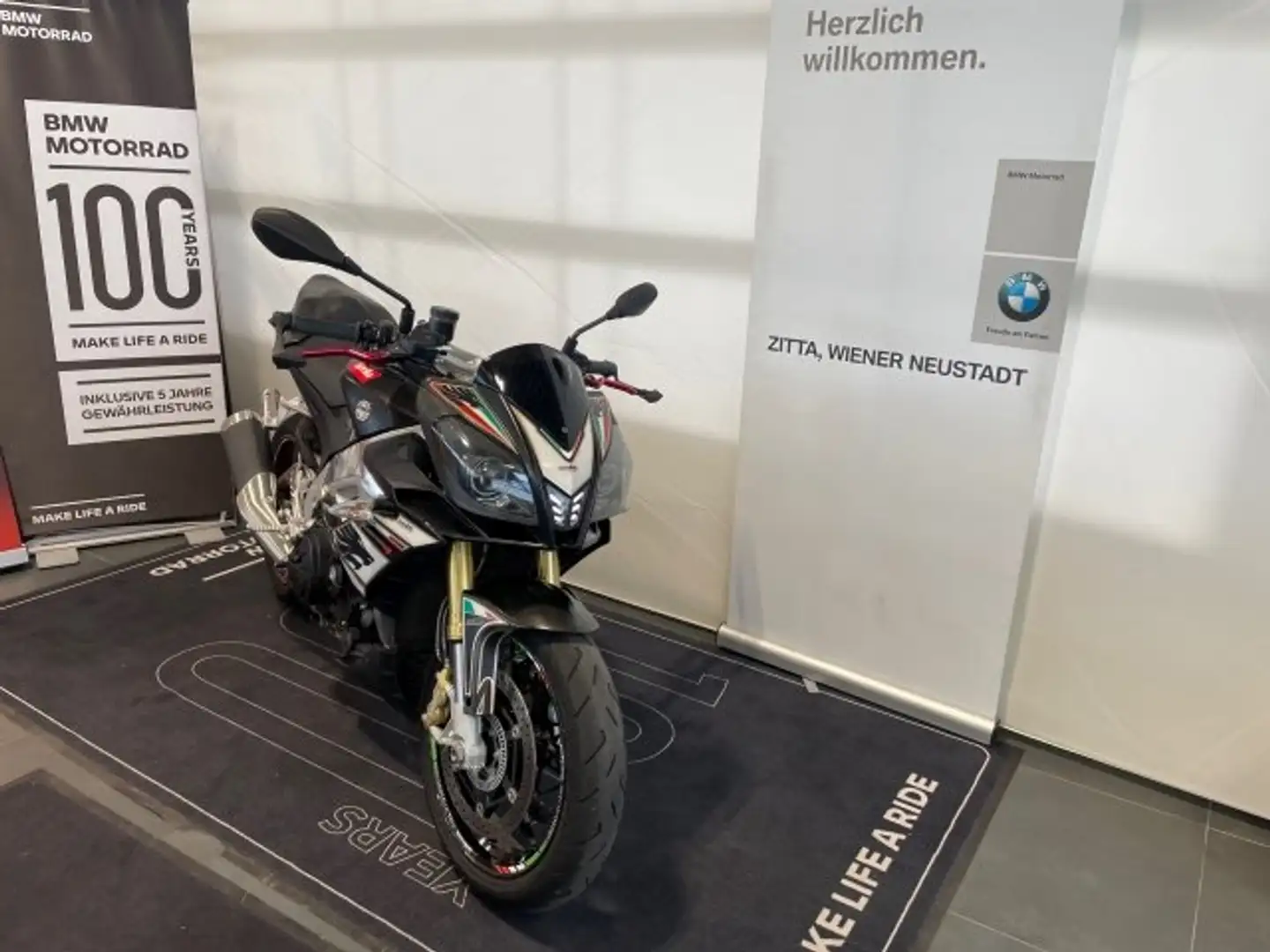 Aprilia Tuono Aprilia Tuono Black - 1