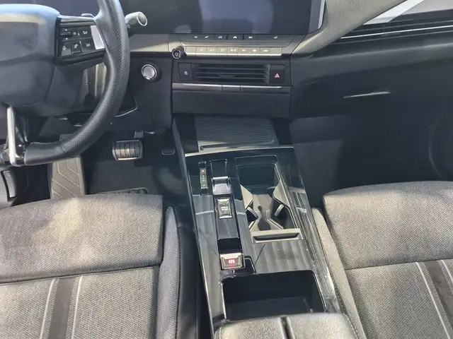 Opel Astra view 12