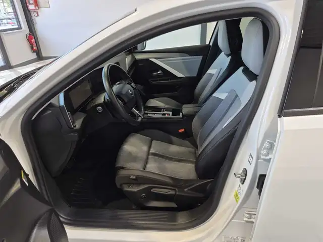 Opel Astra view 8