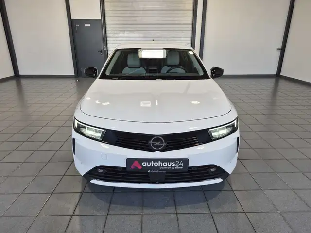 Opel Astra view 2