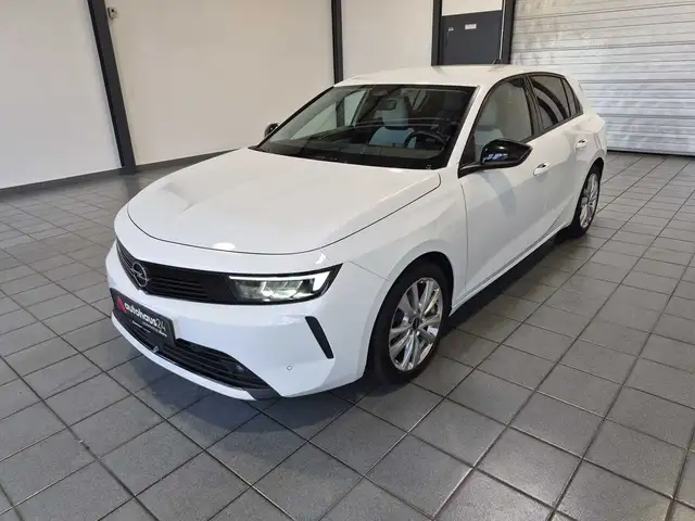 Opel Astra view 3