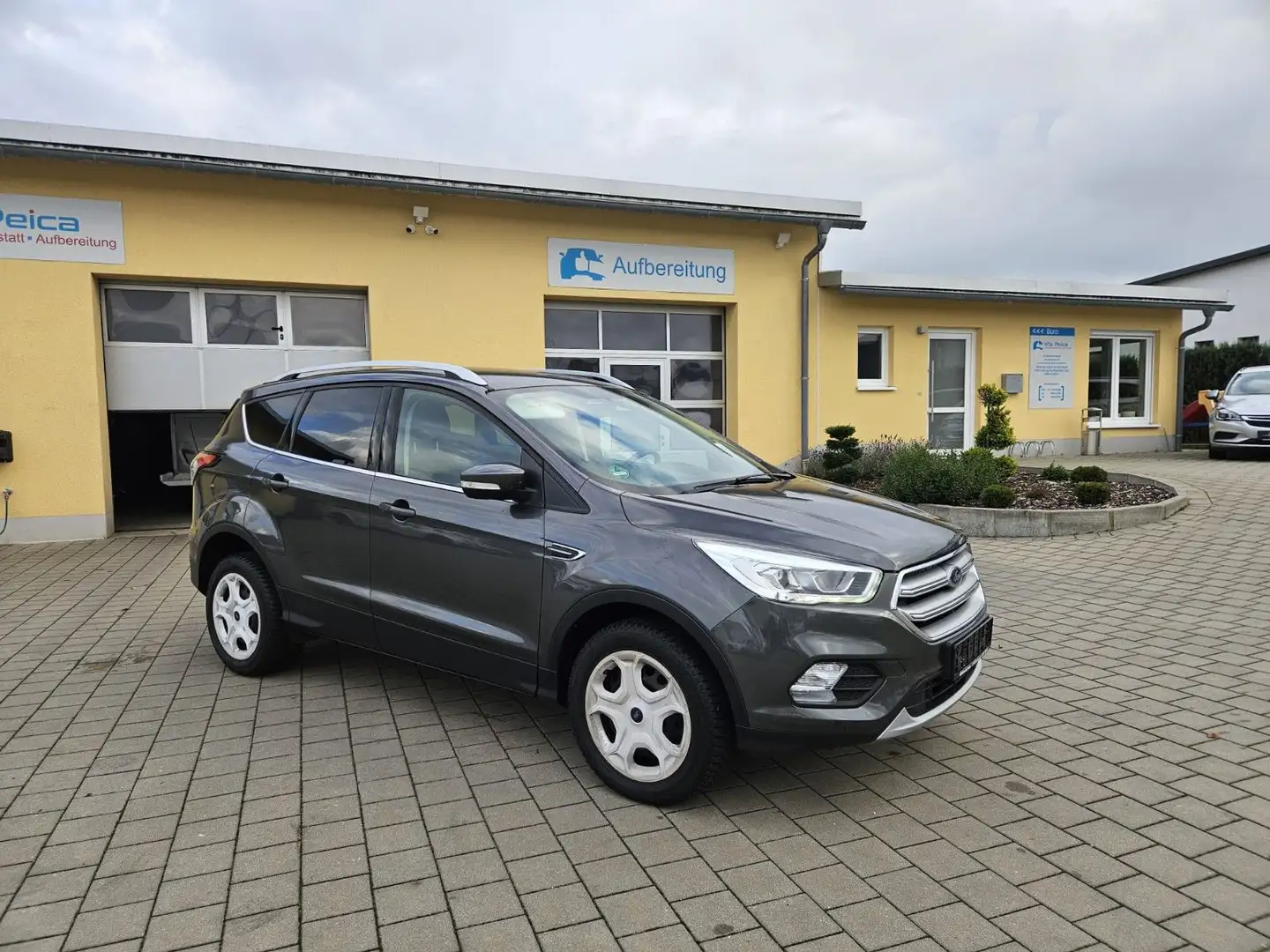 Ford Kuga 2,0 TDCI 4X4*1Hand*AndroidAuto*Standheizung Grau - 1