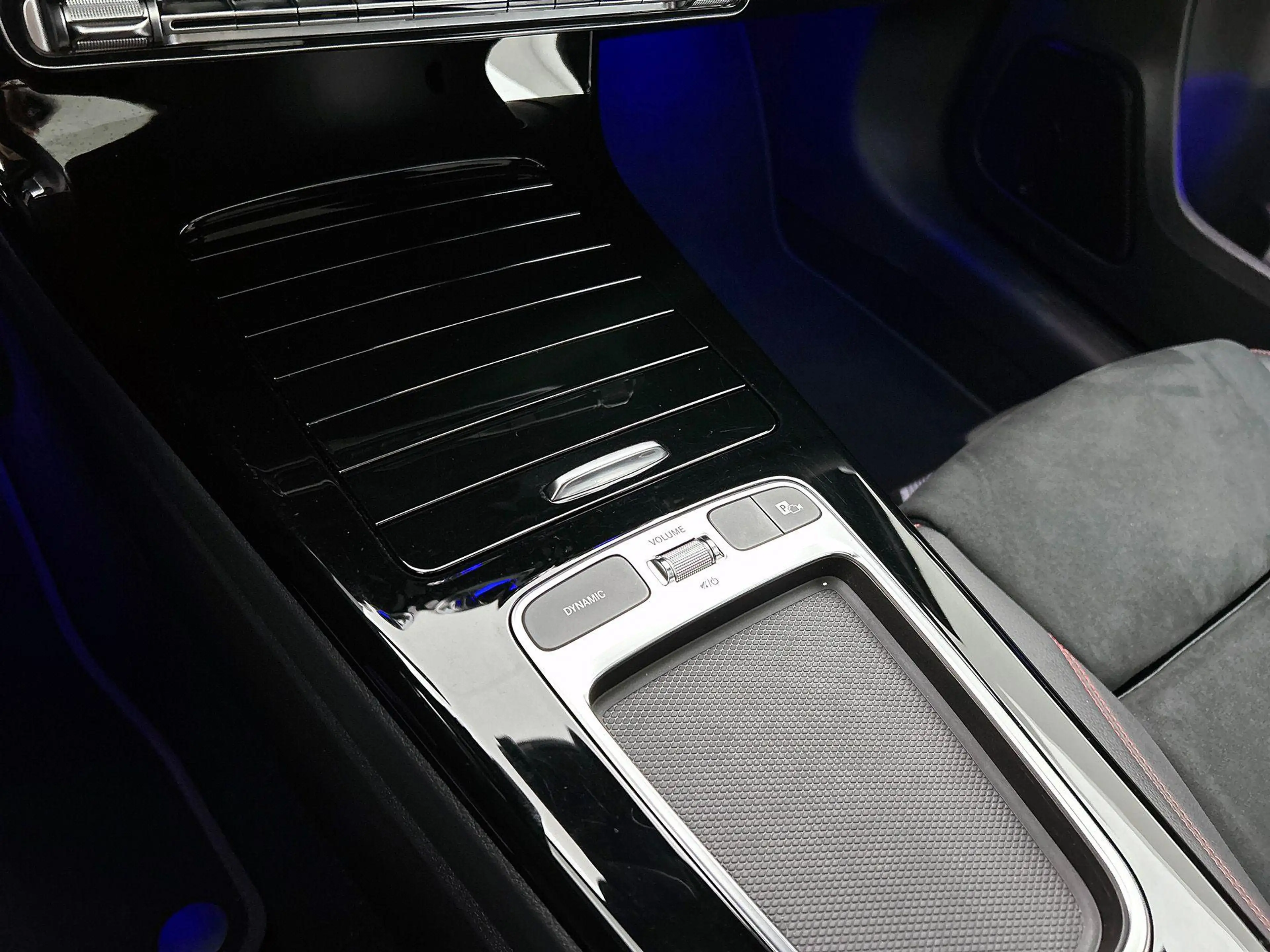 Mercedes-Benz A 250 A e AMG Line — photo 10