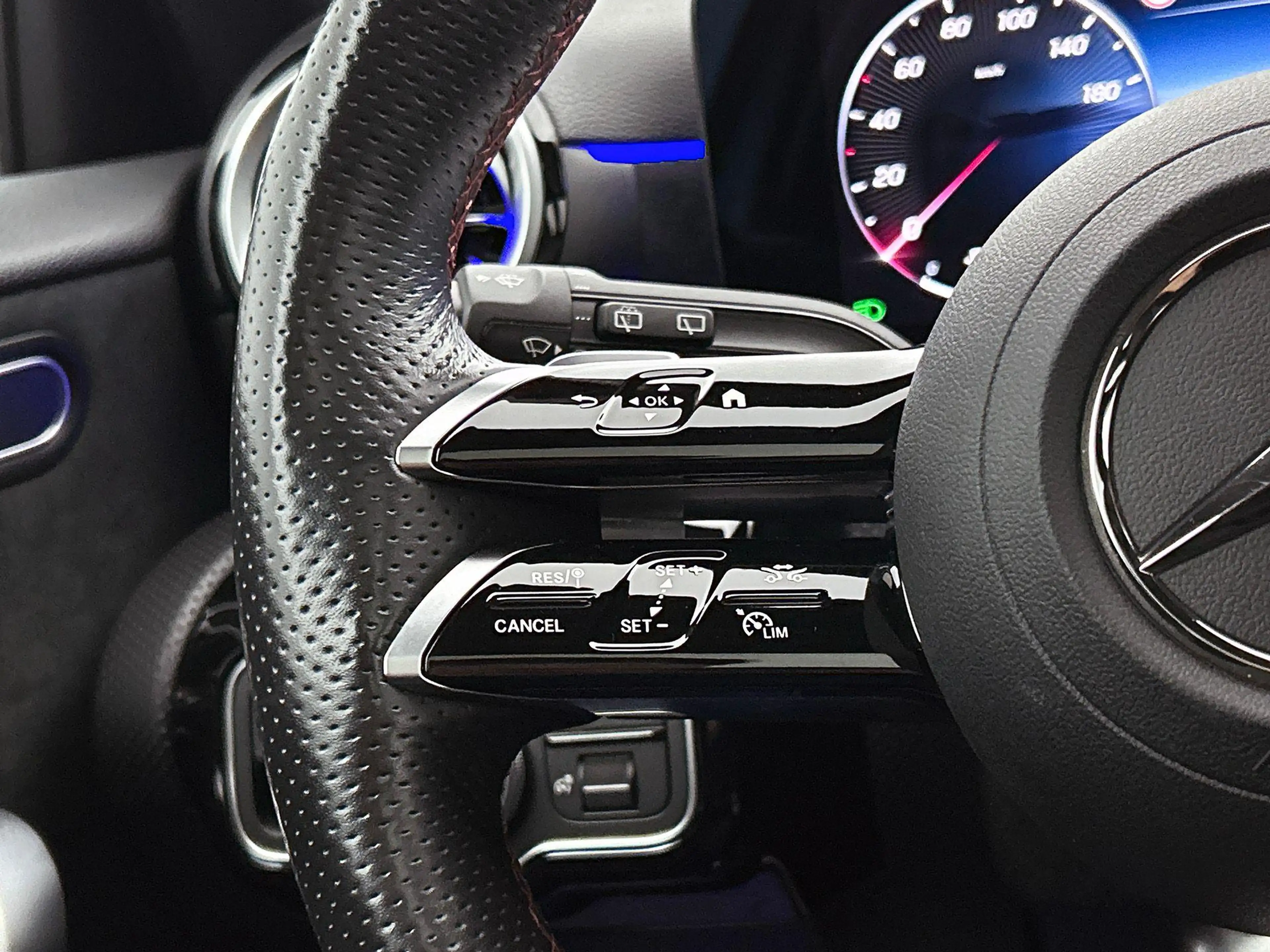 Mercedes-Benz A 250 A e AMG Line — photo 13
