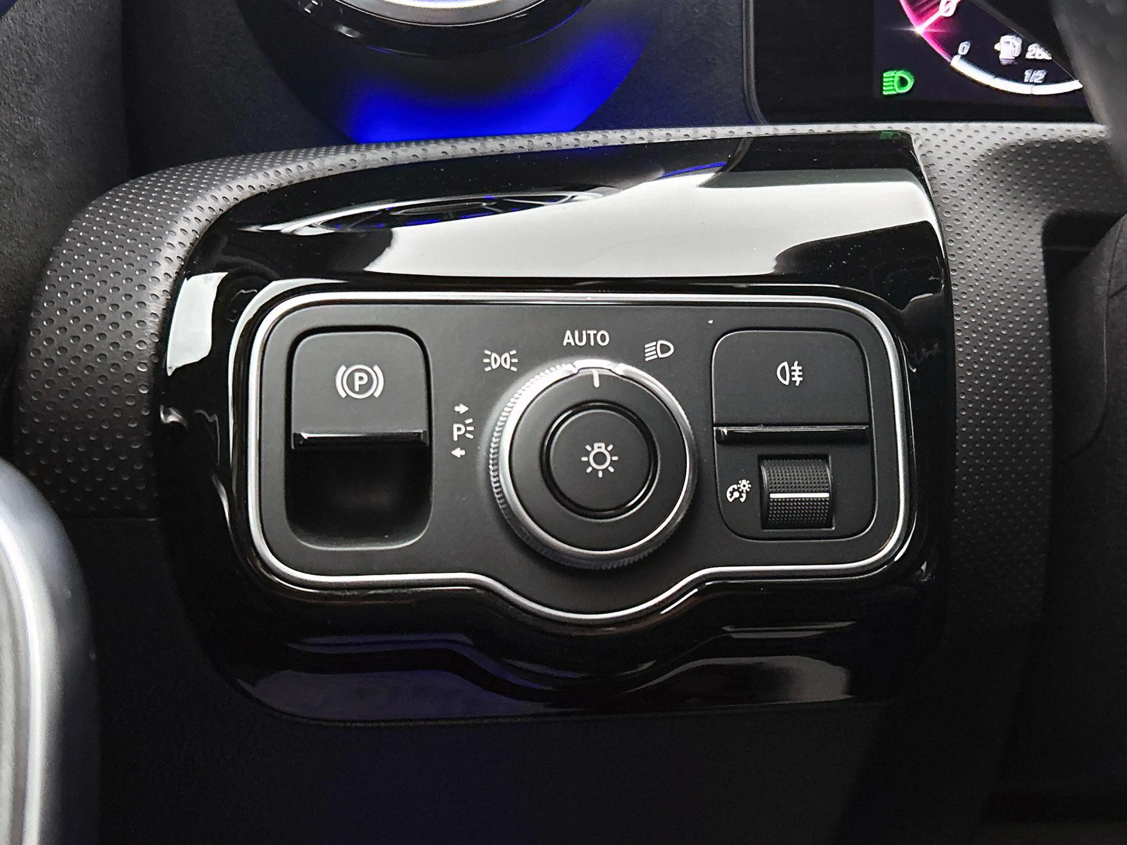 Mercedes-Benz A 250 A e AMG Line — photo 12