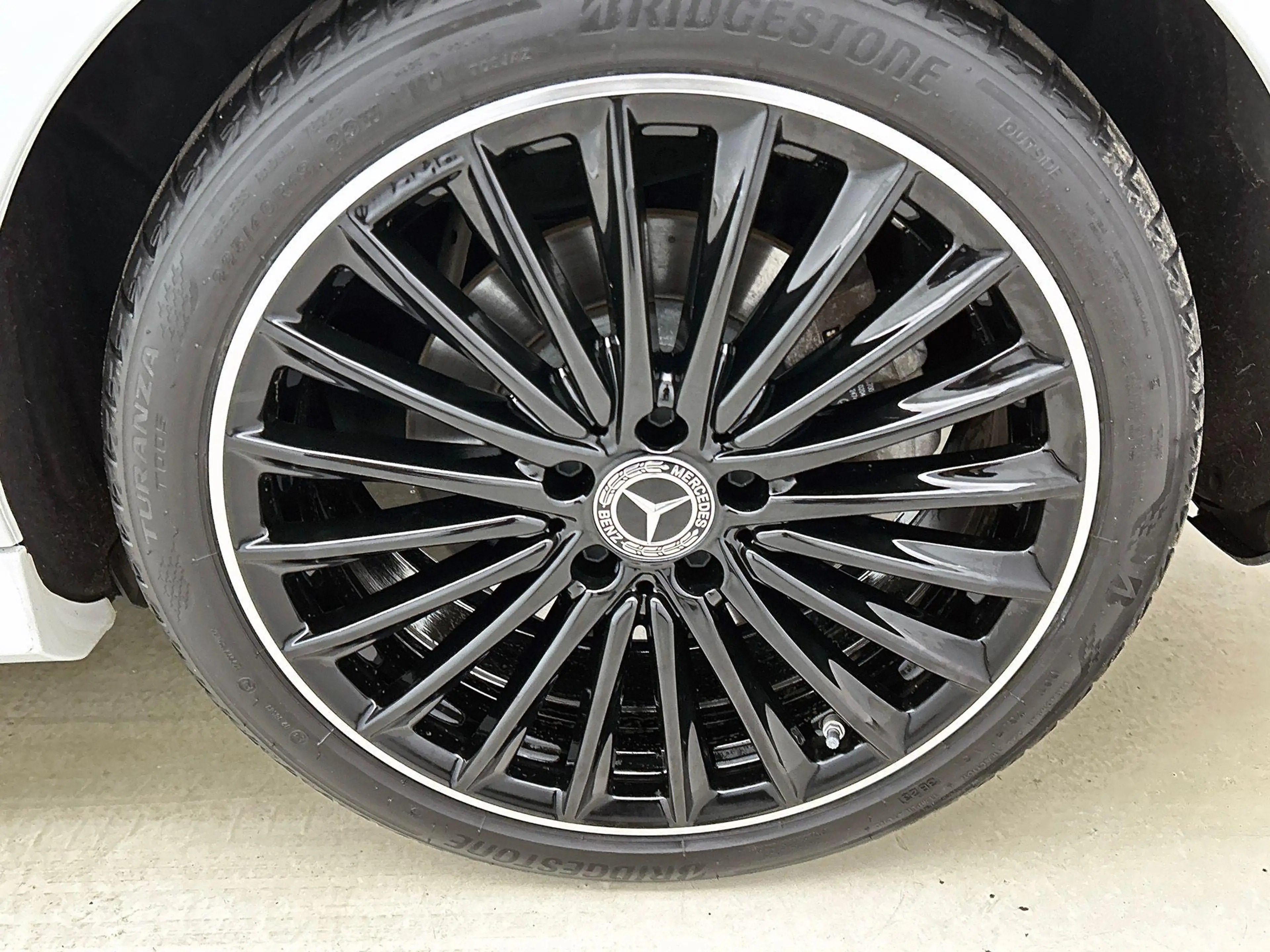 Mercedes-Benz A 250 A e AMG Line — photo 4