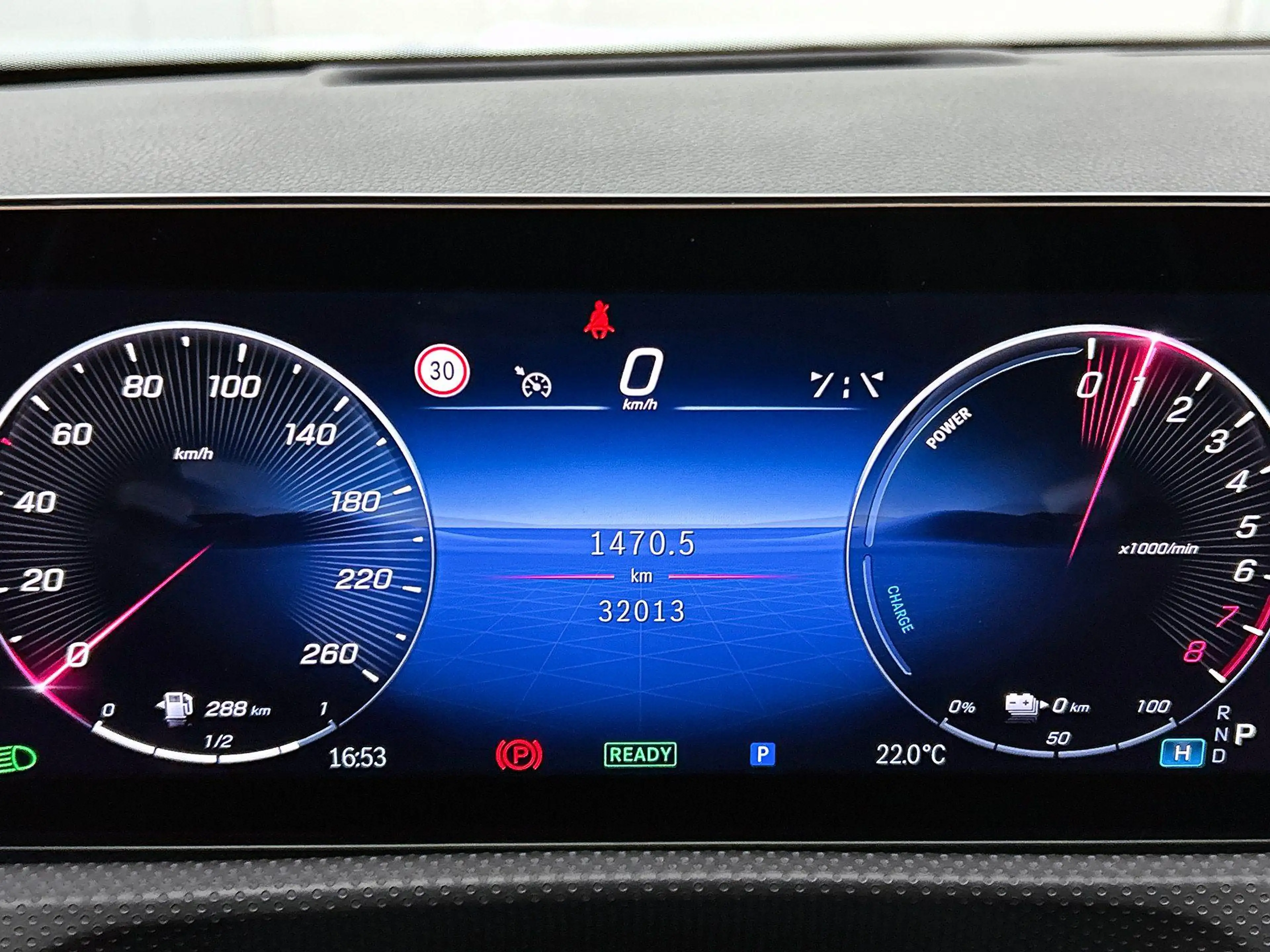 Mercedes-Benz A 250 A e AMG Line — photo 11