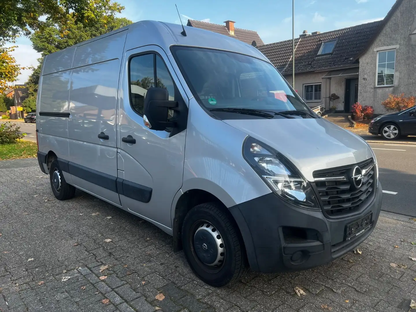 Opel Movano B Kasten/Kombi HKa L2H2 3,5t/1.HD/AHK/KAM Silber - 1