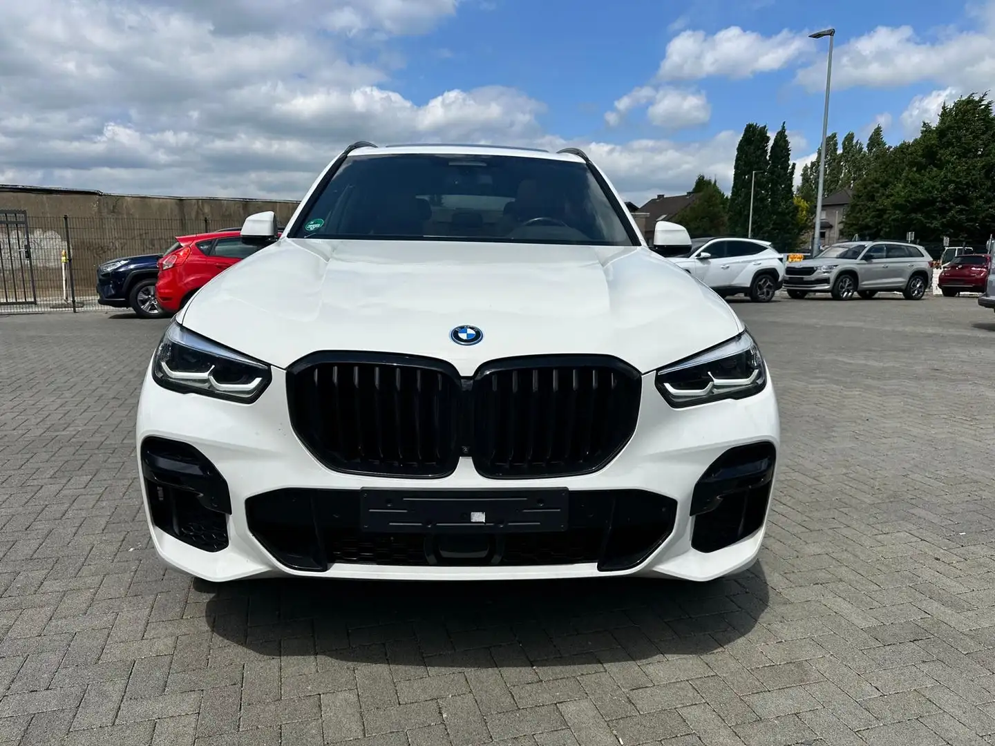 BMW X5 xDrive 45e MSport/Pano/DrAsPro/Luft/AHK/Memory Weiß - 2