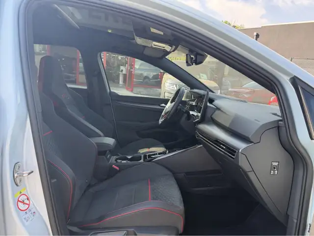 Volkswagen Golf view 4