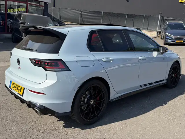 Volkswagen Golf view 2