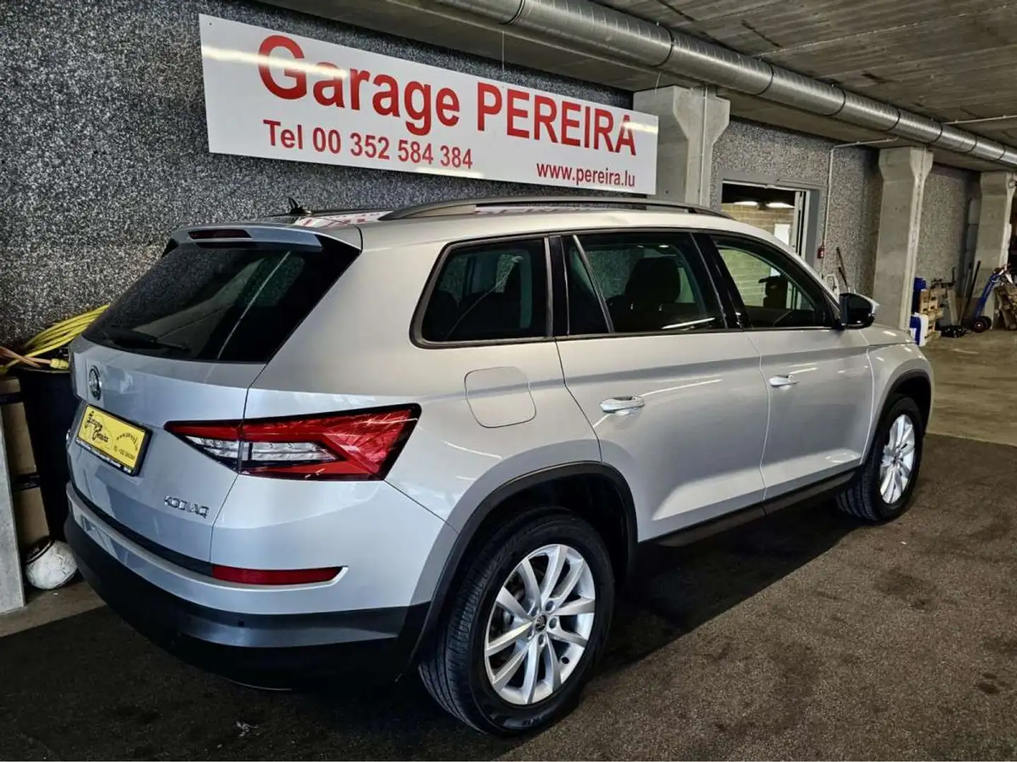 Skoda Kodiaq 2.0 TDI 150 DSG 7 SITZE LED CUIR NAVI 1 HAND Grijs - 2