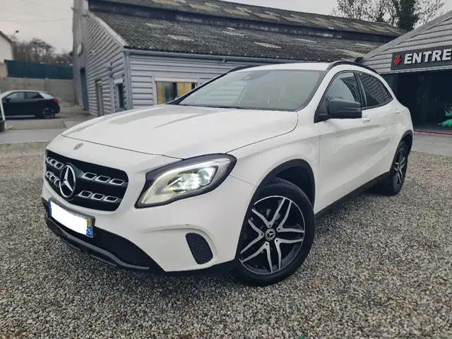Mercedes-Benz GLA 180 180 1.6L 122 CV PACK inspiration * REPRISE POSSIBLE *