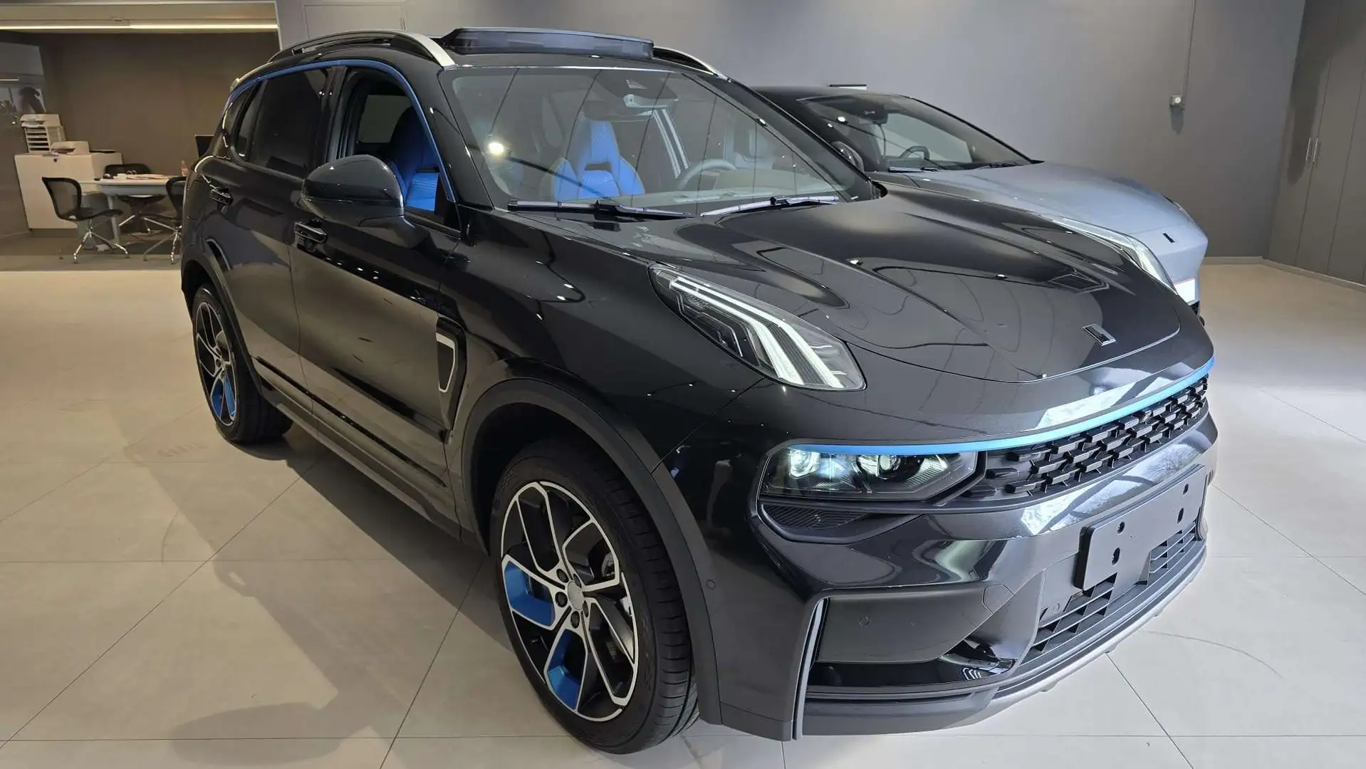 Lynk & Co 01 01 PHEV 1.5 Turbo Bleu - 1
