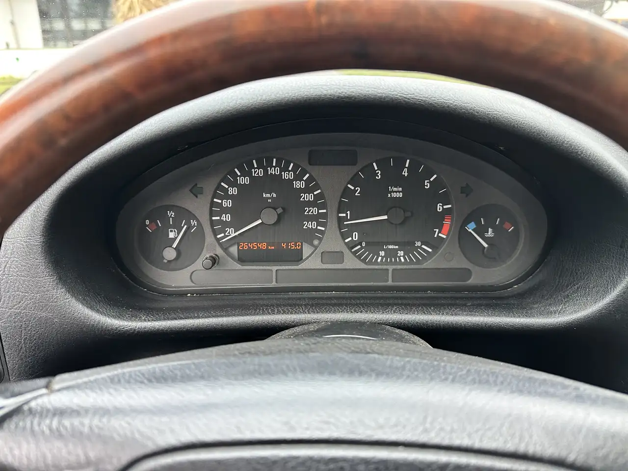BMW 320i, foto 8