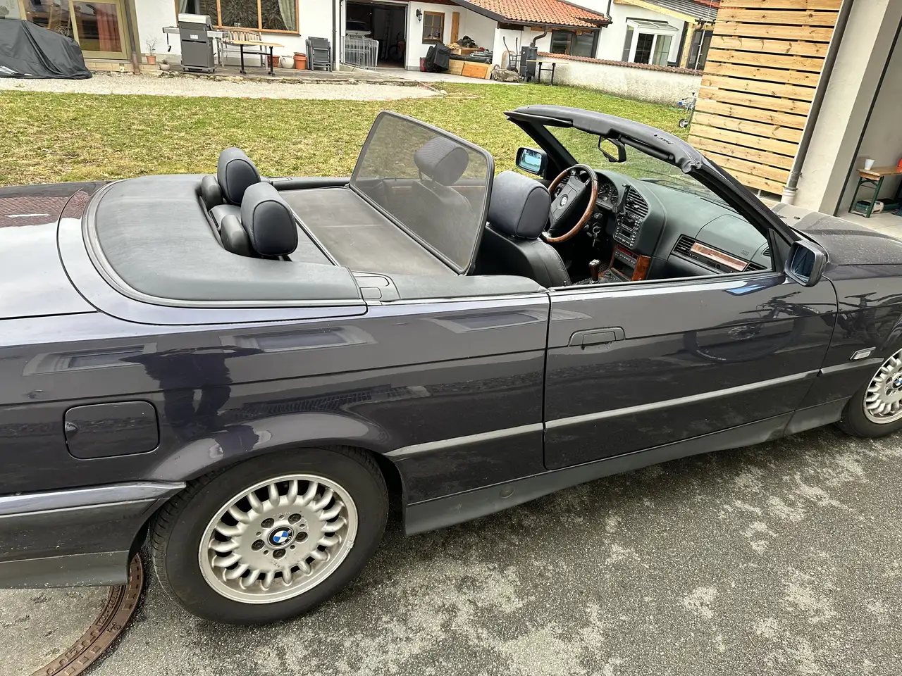 BMW 320i, foto 2