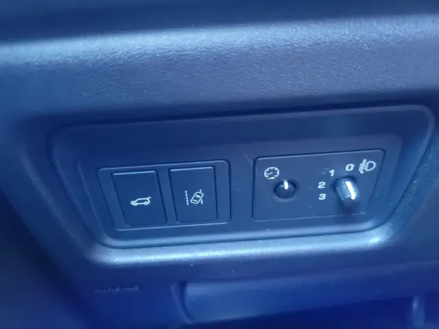 Land Rover Discovery Sport view 18