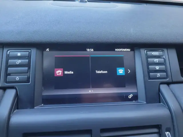 Land Rover Discovery Sport view 9