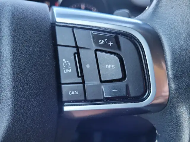 Land Rover Discovery Sport view 16