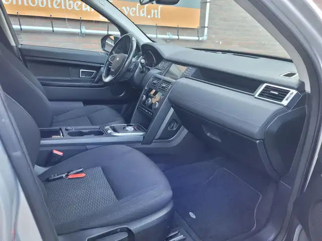 Land Rover Discovery Sport view 27