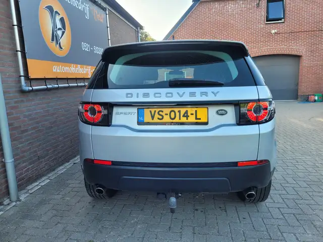 Land Rover Discovery Sport view 23