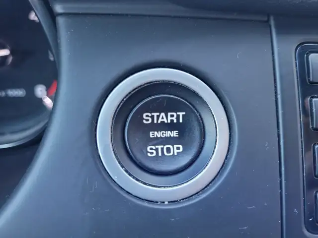 Land Rover Discovery Sport view 17