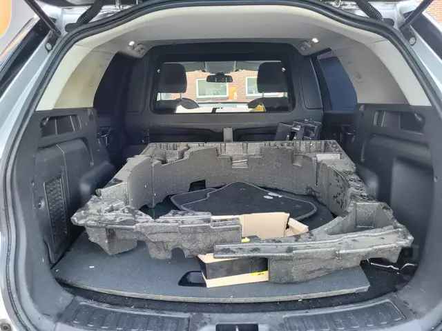 Land Rover Discovery Sport view 25